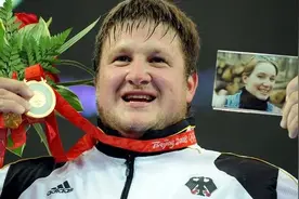 全世界最孤独的冠军！他舍命赢下奥运金牌，妻子却死在了回家路上图片