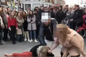一句肥婆引英国闺蜜街头互殴，摔跤、撕衣、抓头发经典招式齐上阵图片
