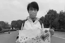 悲痛！被全国网友牵挂的援鄂护师张静静走了…她把最美的笑容留给了人间图片