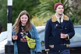 英国性感女演员身材暴肥，大腿粗壮脸像气球，与之前小仙女差太多图片