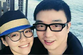 张靓颖嫁大20岁男友婚姻终成空，今与婚礼伴郎相恋仍相信爱情图片