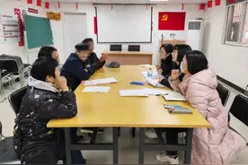 我为群众办实事 | 95岁高龄老人“占房”被告上法庭，法官上门化解矛盾图片