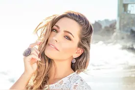 Kelly Brook 凯莉·布鲁克  Hello Magazine 写真图片