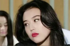 2岁被锁鸡笼的周海媚：患病被2任富豪男友抛弃，今54岁孤身一人图片