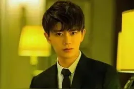 任嘉伦被拍陪老婆逛街，化身聂欢的专车司机，已婚生子不影响事业图片