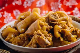 炖猪蹄时，炖多久才好吃？记住简单几个步骤，猪蹄软烂入味图片