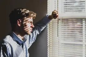 男人有这3种行为，证明你们的关系稳了，他爱惨你了图片