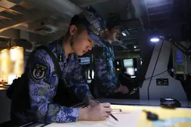 火力全开！直击海军第36批护航编队实弹射击训练图片