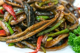 饭店炒黄鳝，需要焯水吗？大厨教你多加1步，口感香嫩没腥味图片