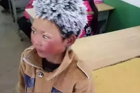 当年"冰花男孩"因一张照片走红，梦想当名警察，如今过得怎样？图片
