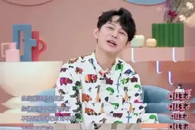 何炅深夜在周迅怀中痛哭背后：繁华落幕，他的舞台全都被没收图片