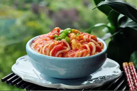 番茄+鸡蛋，夏季凉面标配，不勾芡也黏稠多汁，酸甜清爽又省事图片