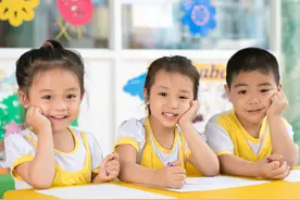 “两岁半的孩子该不该送幼儿园？”看完这几点你心里就有底了图片