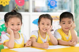 “两岁半的孩子该不该送幼儿园？”看完这几点你心里就有底了图片