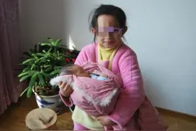 姐姐对弟弟照顾百般，弟弟却哭闹拒绝，妈妈掀开裤腿却抱头痛哭图片
