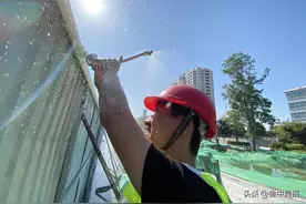 中润大道施工日记：自制喷淋装置登场，降尘同时还可降温图片