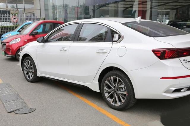 油耗堪比日系，配置不输国产，定价不高优惠大，起亚K3值得买吗？