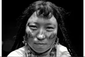 老照片：民国时期的藏族美女，看头饰好像是当时的贵族图片