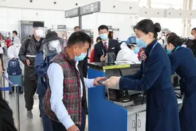 山东航空恢复武汉至7城市进出港航班图片