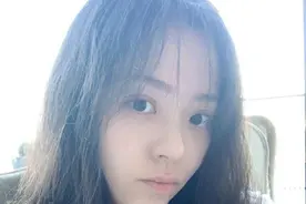 张靓颖够任性！35岁不施粉黛晒自拍，看到真实皮肤后我酸了！图片
