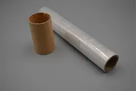 保鲜膜纸筒芯别扔，放在厨房作用大，省钱又实用，赶紧回家找出来图片