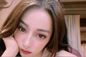 迪丽热巴晒18张自拍送七千万福利，大玩童心滤镜明媚可爱图片