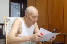 六旬老人自述：迷恋上45岁年轻舞伴，竟毁了自己后半生，我很后悔图片