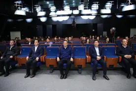 烟台市委书记张术平到烟台广播电视台观看《问政烟台》直播图片