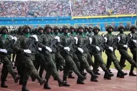 走中国队列，踢中国正步，喊中文口号，又一个中非解放军诞生图片