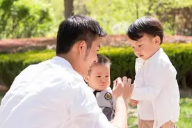 为什么有的孩子不管，长大不变坏？有的孩子管来管去，反倒出问题图片