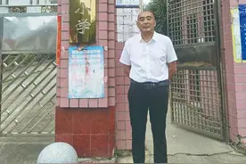 “身兼六职”的完小校长，坚守醴陵山村四十载图片