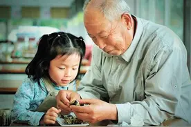孩子更亲爷爷奶奶，你怎么办？与老人的“夺位之争”还需会提问图片