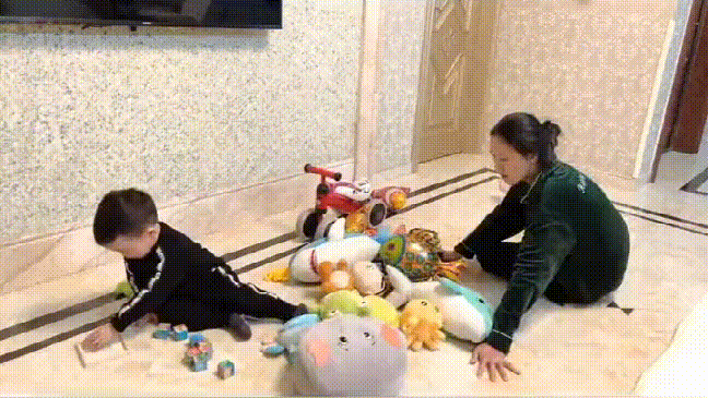 为什么孩子更喜欢被小姨带？比起受宠，受欺才是孩子想要的童真图片