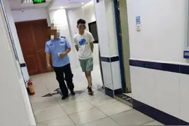 女租客洗澡遭男租客强行闯入 律师：侵犯隐私权应受处罚图片