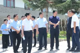 市政府副市长王锦一行调研崆峒山文创中心经营情况图片