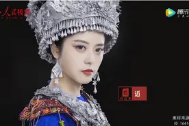 惊艳！女生用68个易拉罐做苗族头饰图片