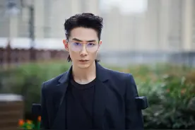 舞台上帅到炸裂的李承铉，当奶爸当到崩溃？图片