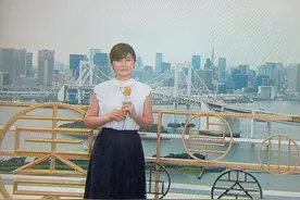 福原爱离婚后首现身，担任奥运解说员，搭配简单却优雅大方又显高图片