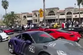 46岁吴彦祖驾豪车参与游行，与众人示威呼吁，网友却质疑其炫富图片