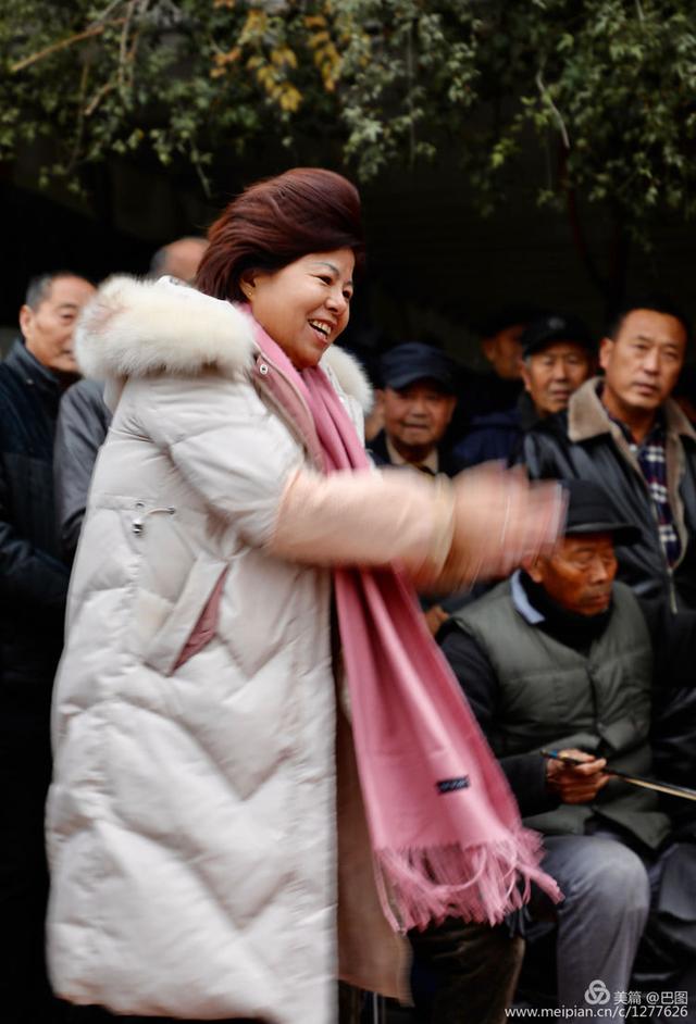 高手在民间，演出自娱自乐，洛阳周王城广场民间曲艺乐园