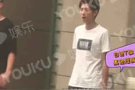 张一山深夜与友聚餐，与同席女子热聊不避嫌，不怕绯闻女友吃醋？图片