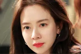 美女脸上“爬出虫子”，医生检查说出的话令人反胃，父母当场崩溃图片