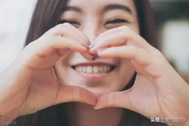 人类的肢体语言更能反映真实的心理？答案和你想的一样吗图片
