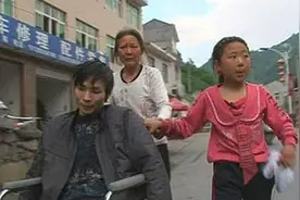 农村孩子参加《变形计》，有了公主病，家人：都是项目组要求的图片