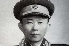三个人同在一个军，后来军长是中将，副军长是少将，师长是上将图片
