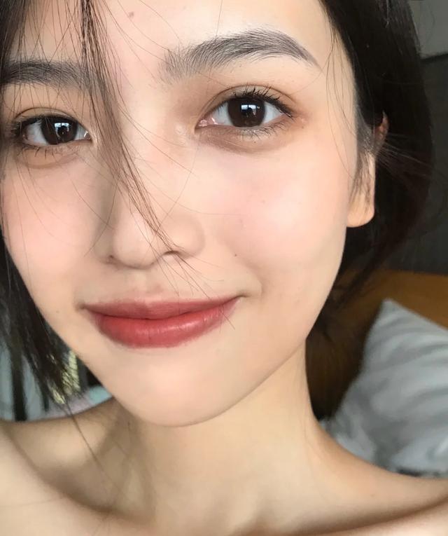 女人给女人涂身体乳正常吗
