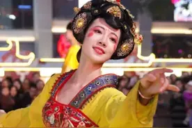 “不倒翁小姐姐”结婚后，首次回归表演，却令人失望：没有仙气了图片
