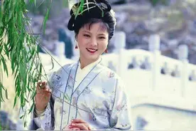 红楼梦：袭人与宝玉偷试，看她的两个反应，很有意思图片