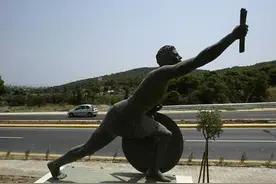 马拉松战役后，那个跑回城报信的士兵，为什么不骑马？图片