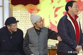 赵本山，宋丹丹小品《策划》公鸡下蛋，下蛋公鸡，公鸡中的战斗机图片